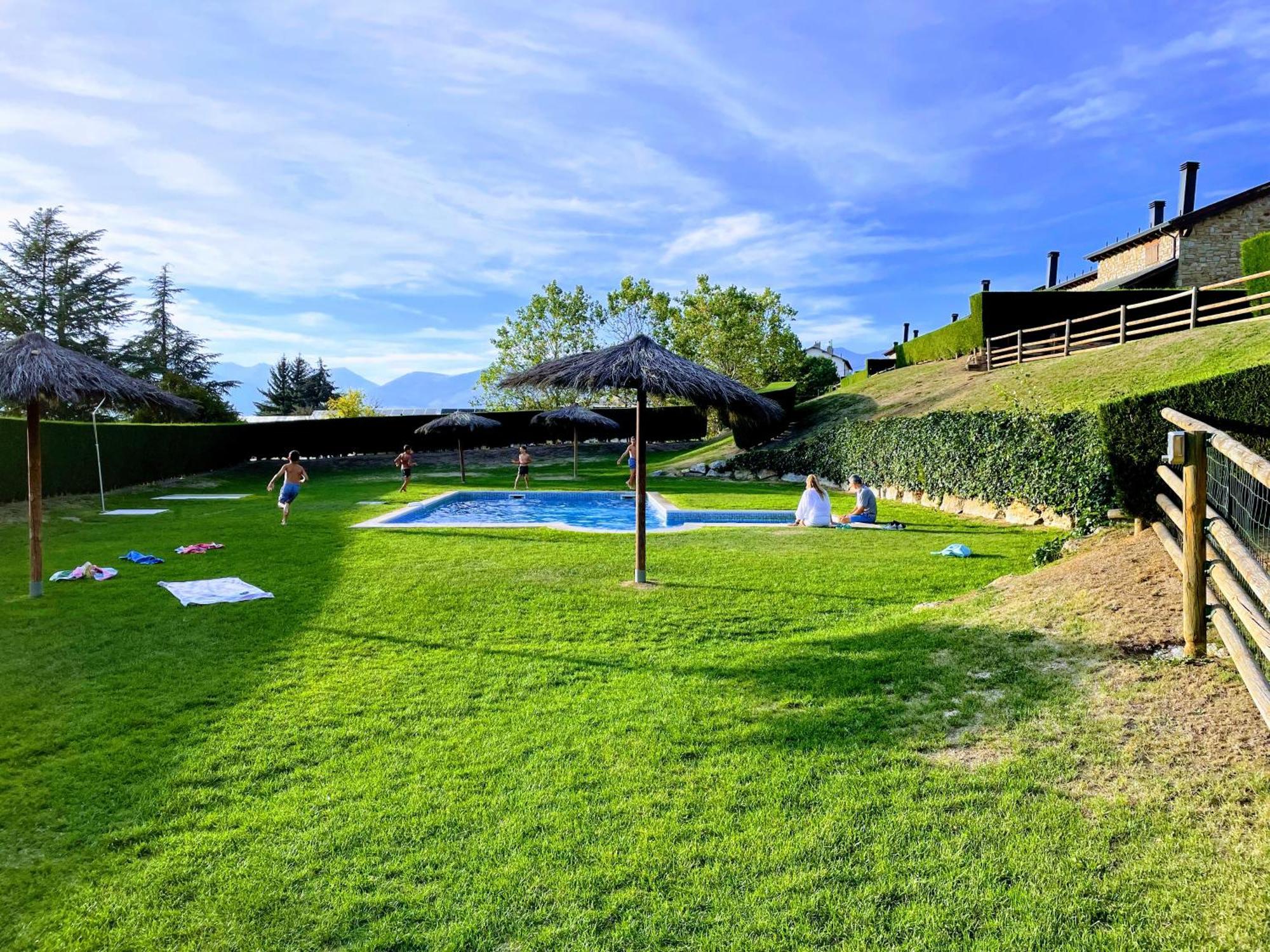 Apartamento Renovado Con Jardin Privado, Parking ,Wifi Y Piscina Osseja Exterior photo